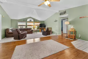 658 S 57th St, Springfield, OR 97478 - Photo 6