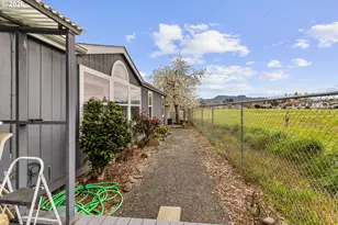 658 S 57th St, Springfield, OR 97478 - Photo 26