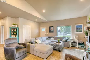 1914 SW 2nd Dr, Pendleton, OR 97801 - Photo 4