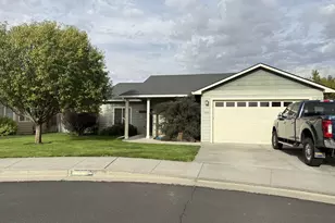 1914 SW 2nd Dr, Pendleton, OR 97801 - Photo 1