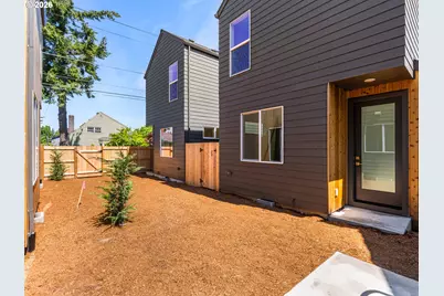 4893 NE Cesar E Chavez Blvd, Portland, OR 97211 - Photo 12