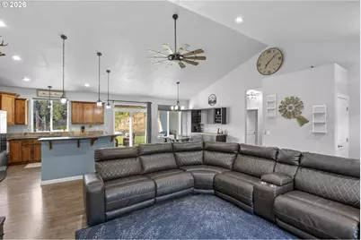 491 Oakwood Dr, Oakland, OR 97462 - Photo 4