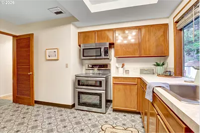 5537 SW Seymour Ct, Portland, OR 97221 - Photo 16