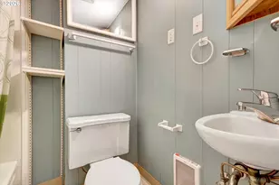 5537 SW Seymour Ct, Portland, OR 97221 - Photo 30