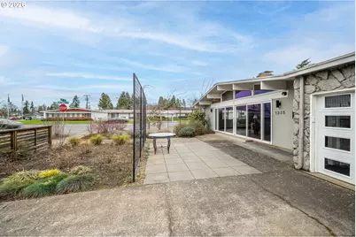 1233 1st St, Springfield, OR 97477 - Photo 36