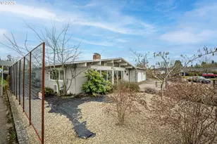 1233 1st St, Springfield, OR 97477 - Photo 38