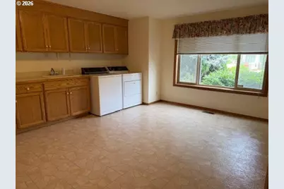 1344 Regency Dr, Eugene, OR 97401 - Photo 38