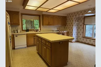 1344 Regency Dr, Eugene, OR 97401 - Photo 4