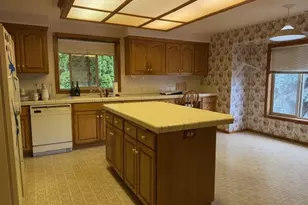 1344 Regency Dr, Eugene, OR 97401 - Photo 4