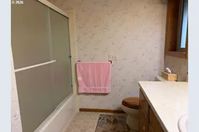 1344 Regency Dr, Eugene, OR 97401 - Photo 18