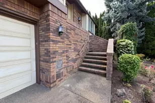 1344 Regency Dr, Eugene, OR 97401 - Photo 2