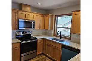 1713 E 11th St, Newberg, OR 97132 - Photo 4