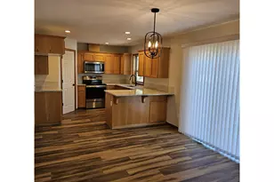 1713 E 11th St, Newberg, OR 97132 - Photo 2