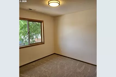 1713 E 11th St, Newberg, OR 97132 - Photo 8