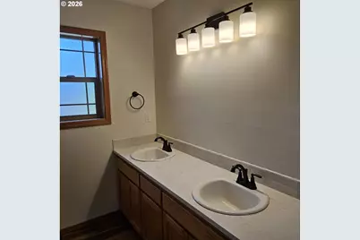 1713 E 11th St, Newberg, OR 97132 - Photo 14
