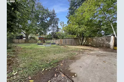 5906 NE Sumner St, Portland, OR 97218 - Photo 16