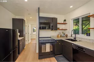 452 S 4th St, Springfield, OR 97477 - Photo 6