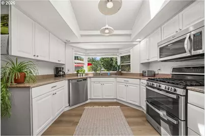 2815 NW Eastway Ct, Beaverton, OR 97006 - Photo 12