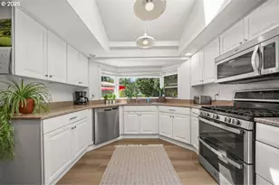 2815 NW Eastway Ct, Beaverton, OR 97006 - Photo 12