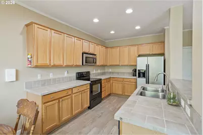 22908 NE Chinook St, Wood Village, OR 97060 - Photo 12