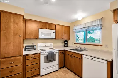 4885 NW Kahneeta Dr, Portland, OR 97229 - Photo 14