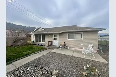 917 Myrtle St, The Dalles, OR 97058 - Photo 1