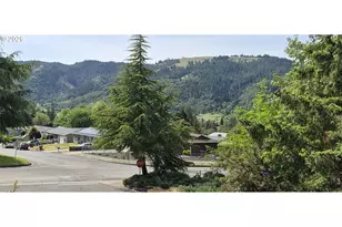 127 Clark St, Myrtle Creek, OR 97457 - Photo 6