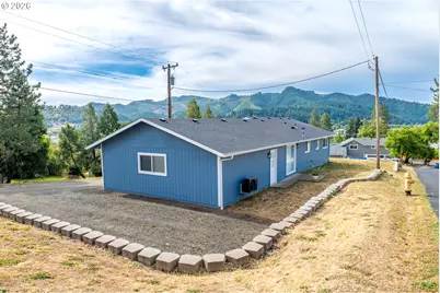 535 Oak Ter, Sutherlin, OR 97479 - Photo 2