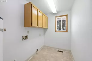 3921 N Clarey St, Eugene, OR 97402 - Photo 28