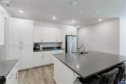 210 Walnut St, Mount Angel, OR 97362 - Photo 8