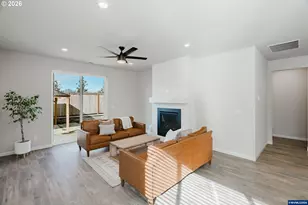 210 Walnut St, Mount Angel, OR 97362 - Photo 4