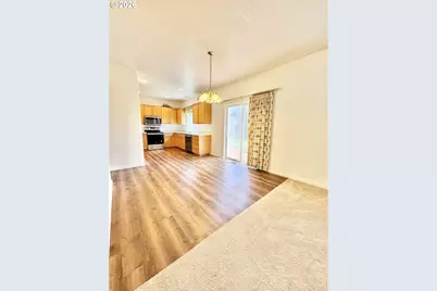 3988 Century Dr, Eugene, OR 97402 - Photo 10