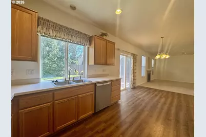 3988 Century Dr, Eugene, OR 97402 - Photo 14