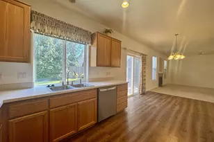 3988 Century Dr, Eugene, OR 97402 - Photo 14