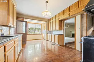 9424 N Polk Ave, Portland, OR 97203 - Photo 10