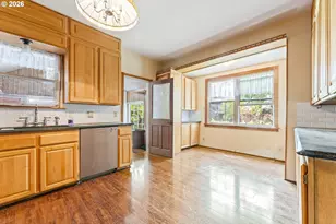 9424 N Polk Ave, Portland, OR 97203 - Photo 8