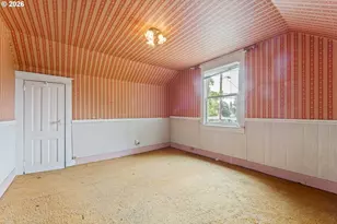 9424 N Polk Ave, Portland, OR 97203 - Photo 16