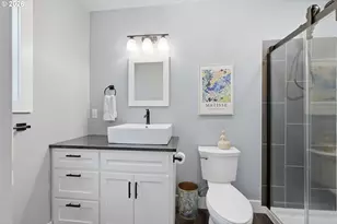 335 N H St, Cottage Grove, OR 97424 - Photo 20