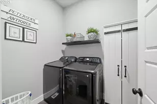 335 N H St, Cottage Grove, OR 97424 - Photo 16
