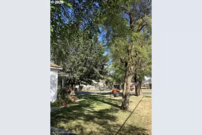 303 N A St, Condon, OR 97823 - Photo 20