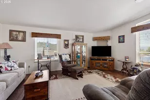 3659 NW Broad St, Roseburg, OR 97471 - Photo 8