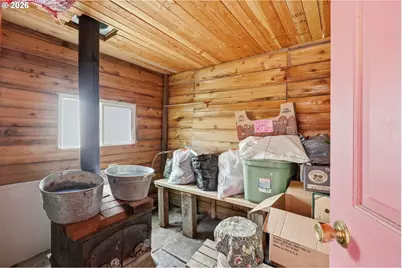 565 Brown Ct, Woodburn, OR 97071 - Photo 38