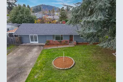 922 S 38th St, Springfield, OR 97478 - Photo 1