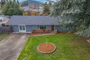 922 S 38th St, Springfield, OR 97478 - Photo 1