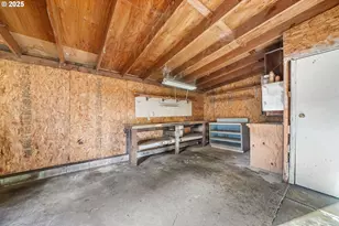 922 S 38th St, Springfield, OR 97478 - Photo 32