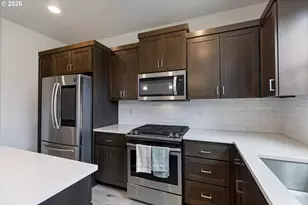 1350 Dahlia St, Woodburn, OR 97071 - Photo 6