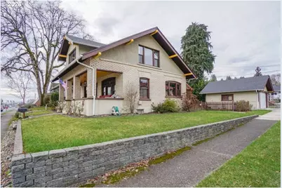 933 NE 3rd Ave, Camas, WA 98607 - Photo 2