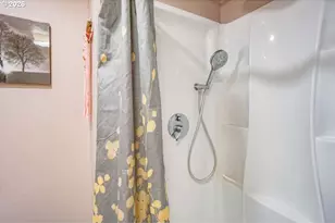 933 NE 3rd Ave, Camas, WA 98607 - Photo 38