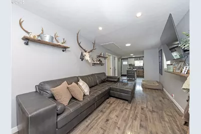 1142 Clatsop St, Vernonia, OR 97064 - Photo 2