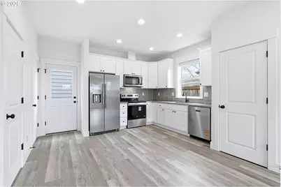 8665 SE Insley St, Portland, OR 97266 - Photo 12